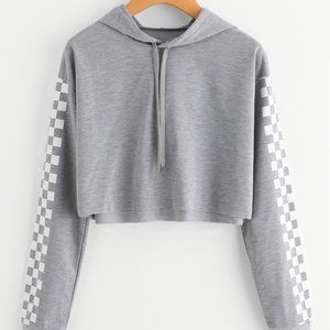 Cropped gray hoodie with checkboard sleeves